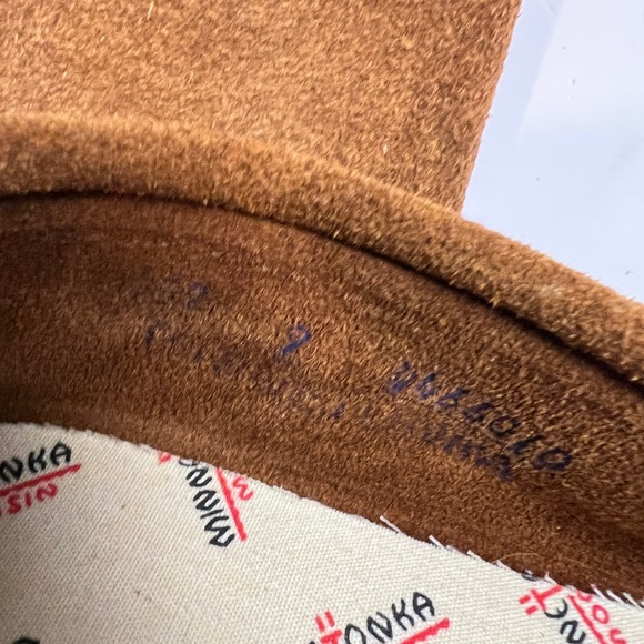 NEW Minnetonka Moccasins Women Brown Suede Beaded Thunderbird Fringe Slip On  7 - Picture 7 of 12